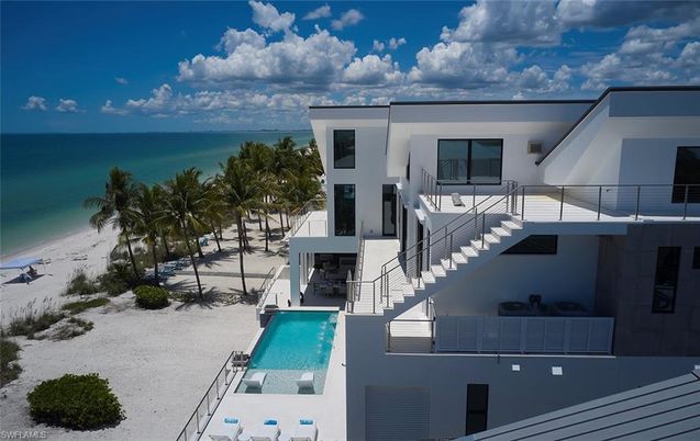 Exterior, Pool, Water