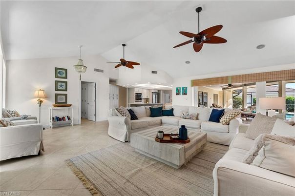Interior, Living room, Pendant Lights, Recessed Lighting