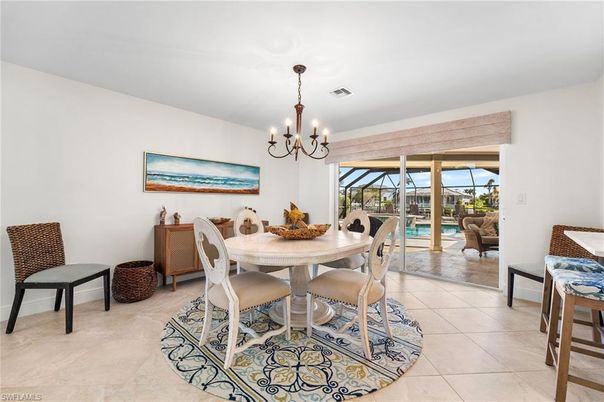 Chandelier, Dining room, Interior