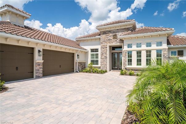 Attached, Exterior, Facade, Mediterranean