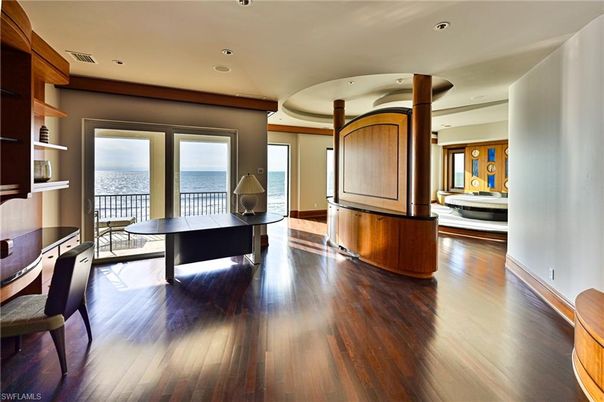 Interior, Recessed Lighting, Water, Wood Texture Flooring