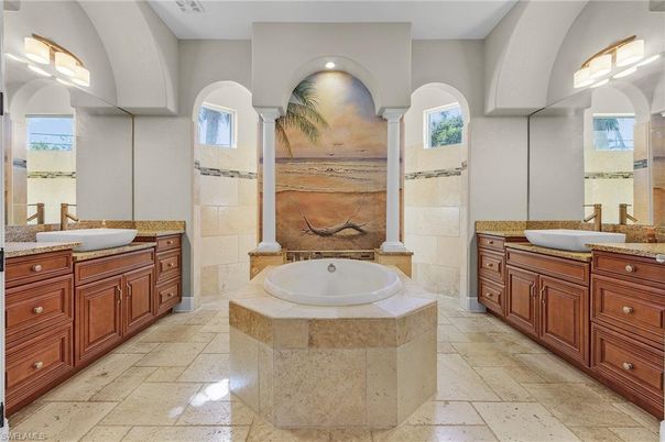 Bathroom, Dual Sink Vanities, Interior, Recessed Lighting