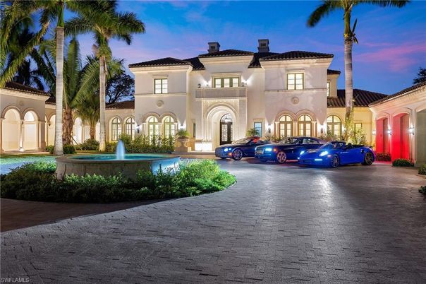 Exterior, Facade, Pool, Mediterranean