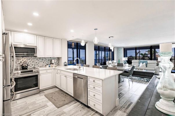 Dining room, Interior, Kitchen, Living room, Pendant Lights, Recessed Lighting, Stainless Steel Appliances, Wood Texture Flooring