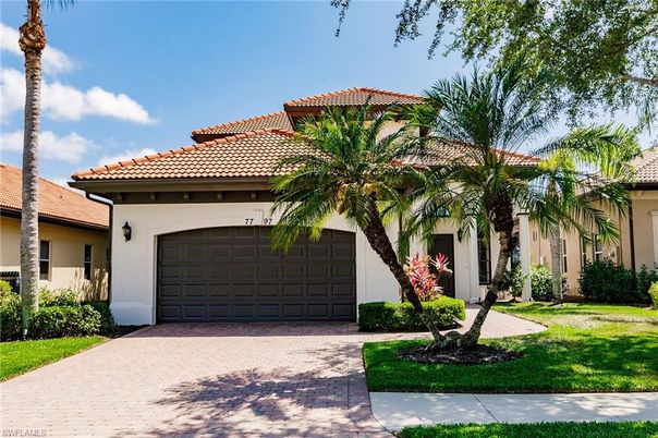 Attached, Exterior, Facade, Mediterranean