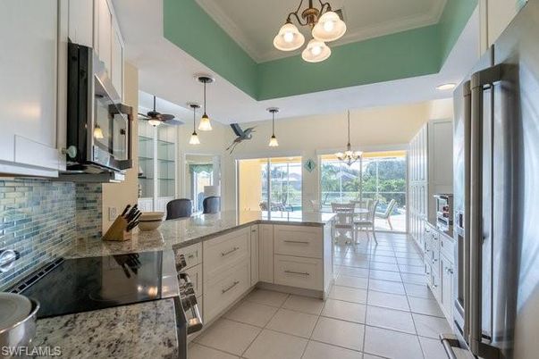 Chandelier, Dining room, Interior, Kitchen, Pendant Lights