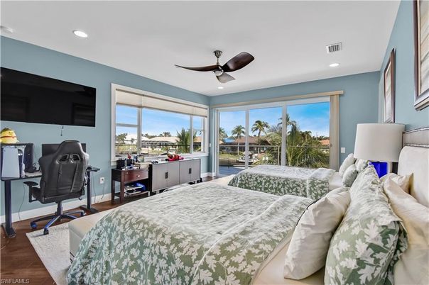 Bedroom, Home Office, Interior, Recessed Lighting, Wood Texture Flooring