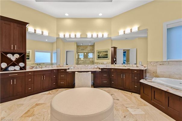 Bathroom, Dual Sink Vanities, Interior, Recessed Lighting