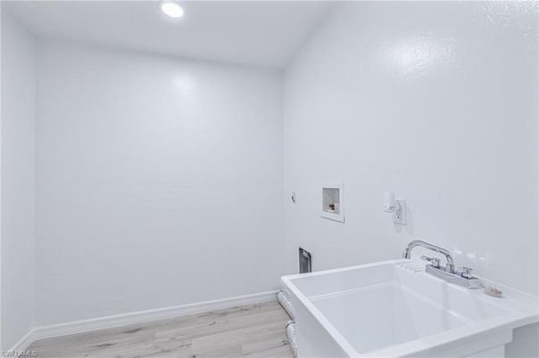 Bathroom, Interior, Recessed Lighting, Wood Texture Flooring