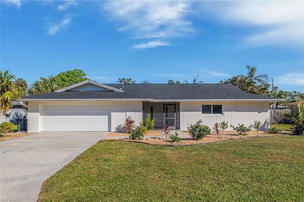 Attached, Exterior, Facade, Ranch