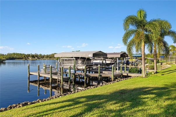 Exterior, Lake