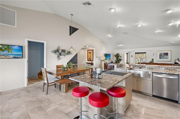 Dining room, Interior, Kitchen, Pendant Lights, Recessed Lighting, Stainless Steel Appliances