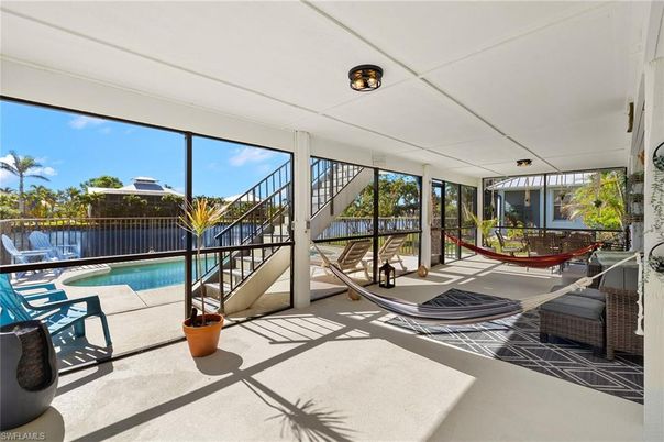 Interior, Pool, Sun Room