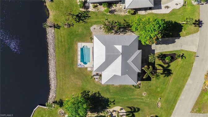 Exterior, Drone