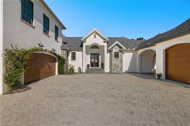 Attached, Exterior, Facade, Spanish Mediterranean