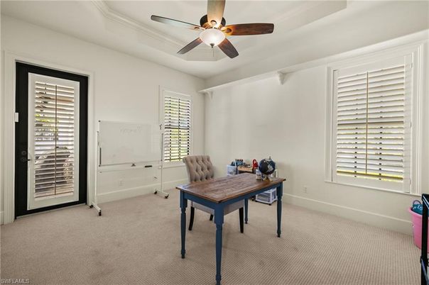 Home Office, Interior