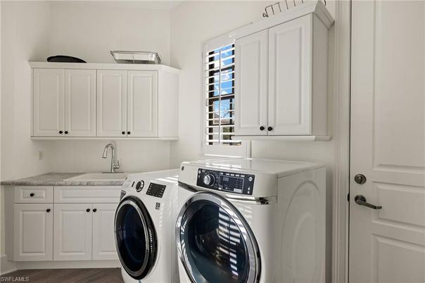 Interior, Washer, Wood Texture Flooring