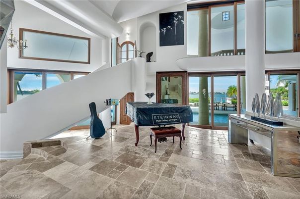 Interior, Piano, Water