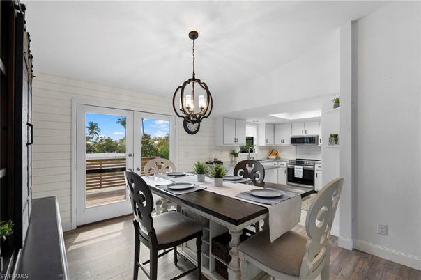 Dining room, Interior, Kitchen, Pendant Lights, Stainless Steel Appliances, Wood Texture Flooring