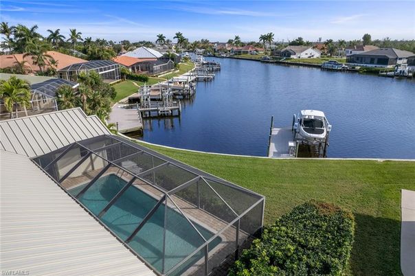Exterior, Lake