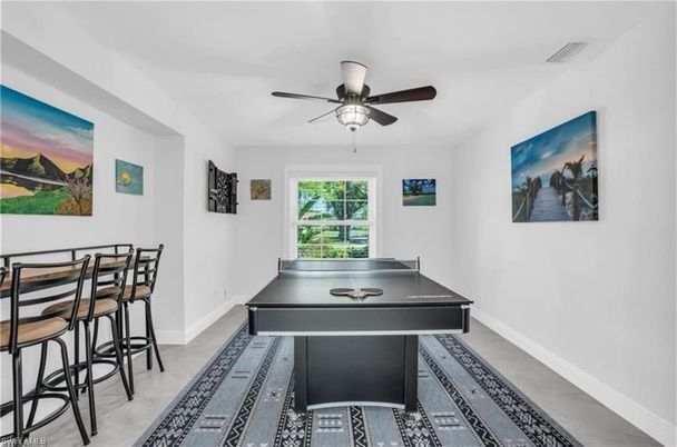 Game Room, Interior