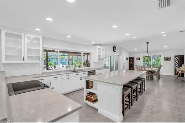 Dining room, Interior, Kitchen, Pendant Lights, Recessed Lighting, Stainless Steel Appliances
