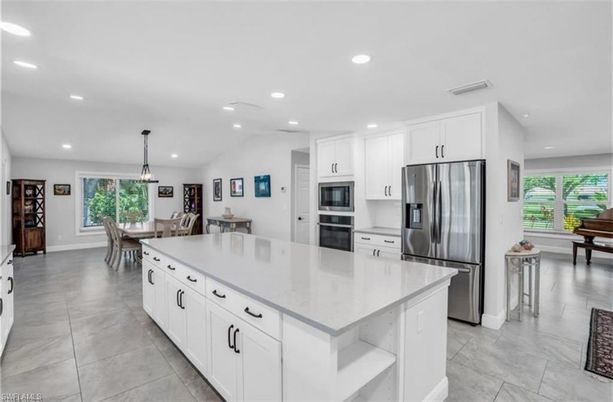 Dining room, Interior, Kitchen, Pendant Lights, Recessed Lighting, Stainless Steel Appliances