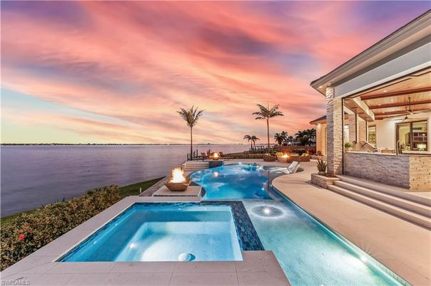 Exterior, Pool, Water