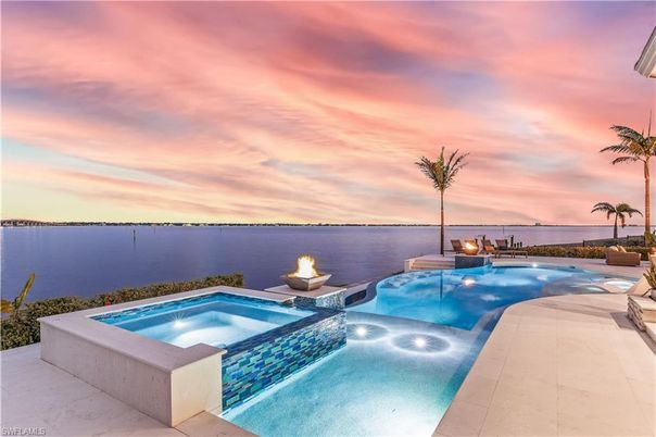 Exterior, Hot Tub, Pool, Water