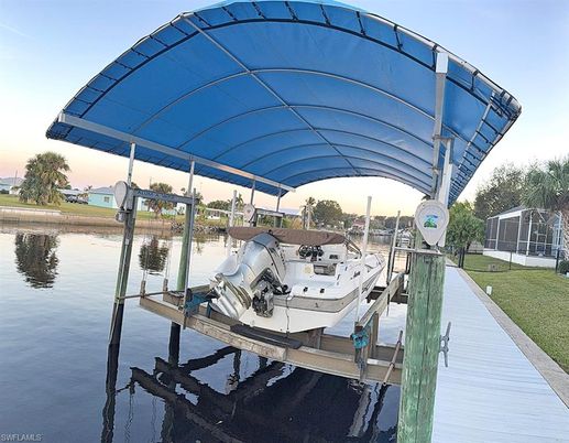 Exterior, Lake