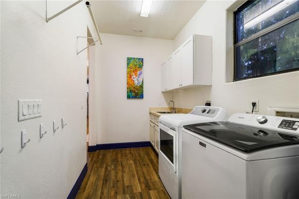 Interior, Washer, Wood Texture Flooring