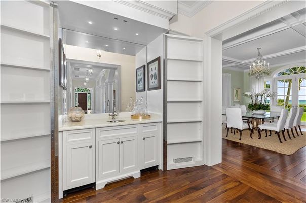 Chandelier, Dining room, Interior, Recessed Lighting, Wood Texture Flooring