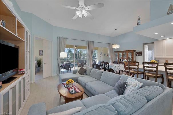 Dining room, Interior, Living room, Pendant Lights, Recessed Lighting