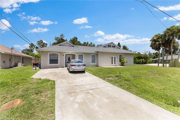 Backyard, Exterior, Facade, Ranch