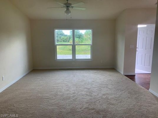 Empty room, Interior