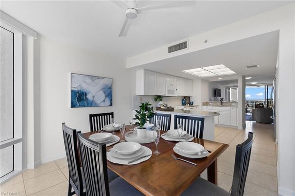 Dining room, Interior, Kitchen, Recessed Lighting