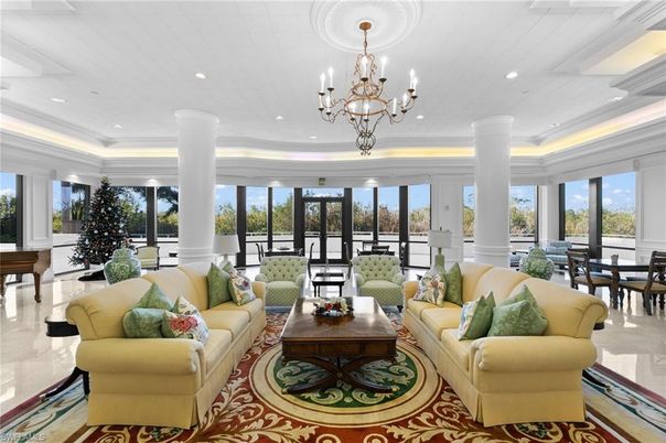 Chandelier, Dining room, Interior, Living room, Piano, Recessed Lighting