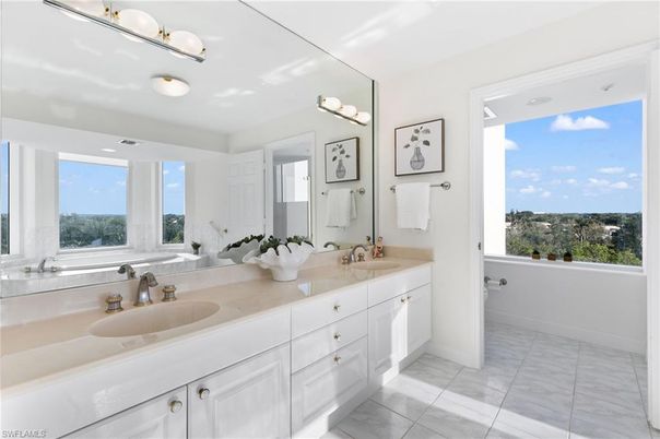 Bathroom, Dual Sink Vanities, Interior