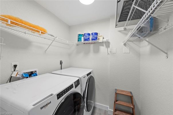 Interior, Recessed Lighting, Washer, Wood Texture Flooring