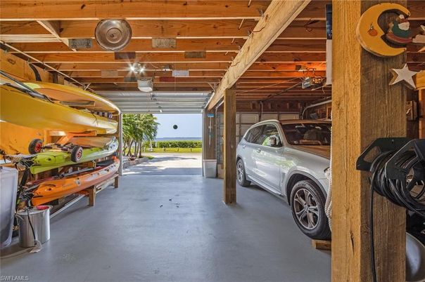 Garage, Interior, Wooden Beams