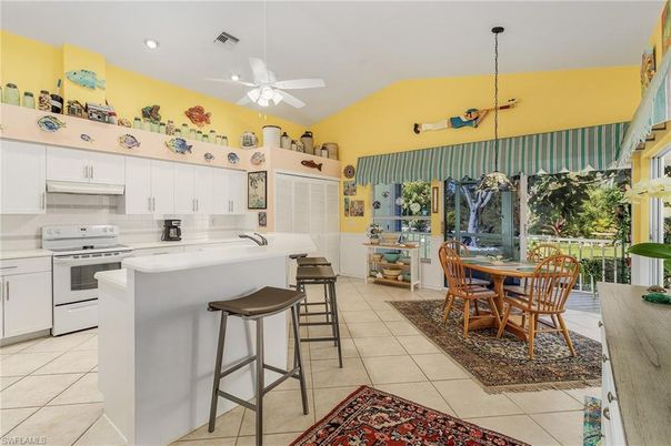 Dining room, Interior, Kitchen, Recessed Lighting