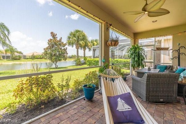 Exterior, Interior, Sun Room, Water