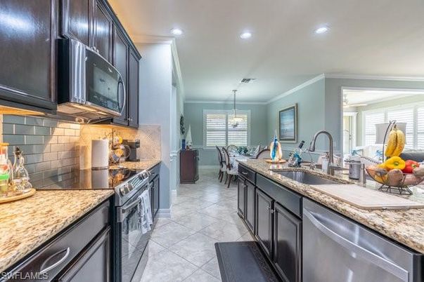 Chandelier, Dining room, Interior, Kitchen, Recessed Lighting, Stainless Steel Appliances
