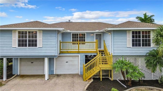 Attached, Exterior, Facade, Raised Ranch