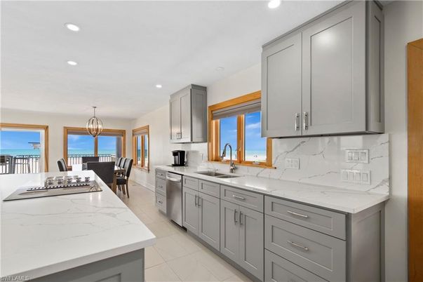 Dining room, Interior, Kitchen, Pendant Lights, Recessed Lighting, Stainless Steel Appliances