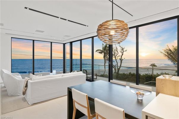 Dining room, Interior, Living room, Pendant Lights, Recessed Lighting, Water