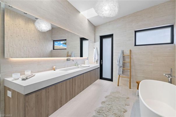 Bathroom, Chandelier, Dual Sink Vanities, Free Standing Baths, Interior, Pendant Lights, Wood Texture Flooring