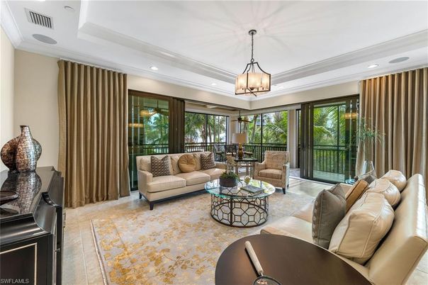 Interior, Living room, Pendant Lights, Recessed Lighting