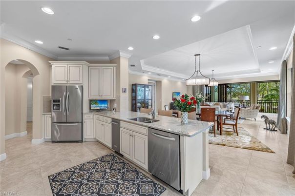 Dining room, Interior, Kitchen, Living room, Pendant Lights, Recessed Lighting, Stainless Steel Appliances
