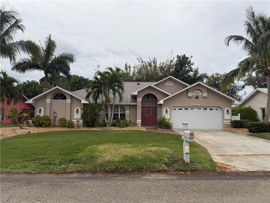 Attached, Exterior, Facade, Ranch